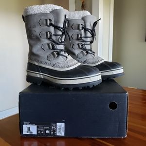 9.5 Woman's Sorel Caribou winter insulated boots -40